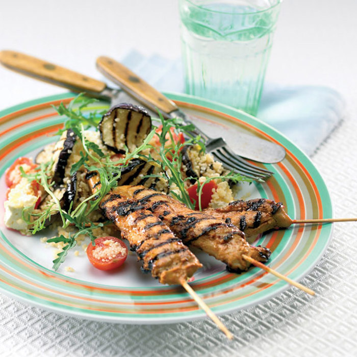 Marokkanske kyllingespyd med grillet auberginesalat