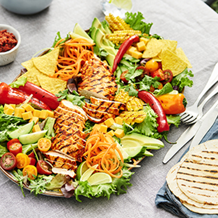 Mexicansk taco bowl med brystfilet og grillede grøntsager