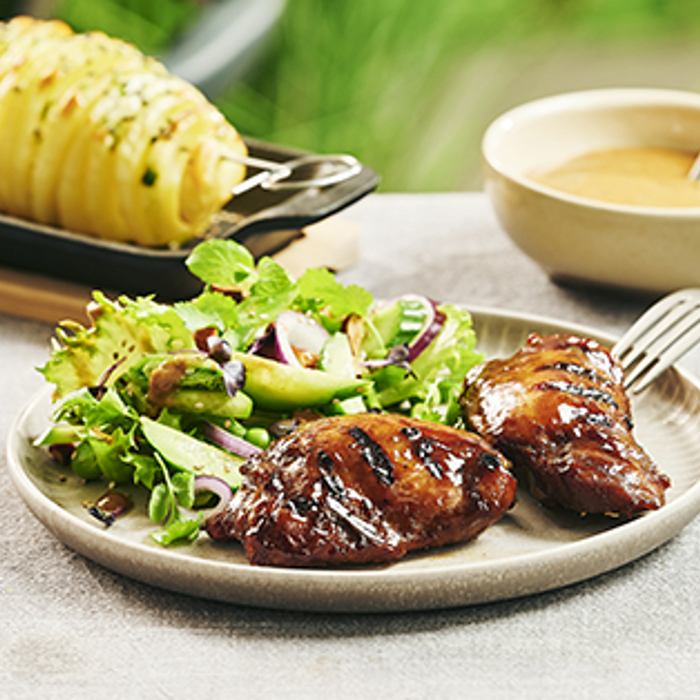 Yakatori spareribs med spiralkartofler, edamamesalat og goma dressing